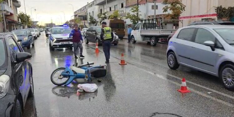 Aksident në Lushnje, plagoset drejtuesi i motorit; dyshohet se ishte në efektin e alkoolit