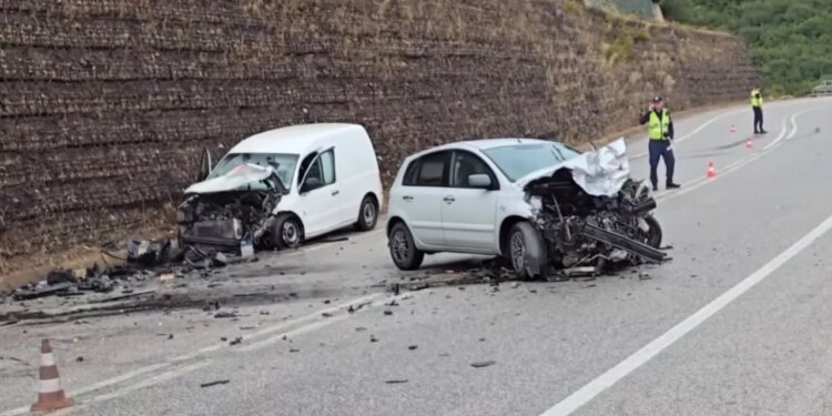 Aksident në autostradën Levan-Tepelenë, plagosen dy drejtues mjetesh