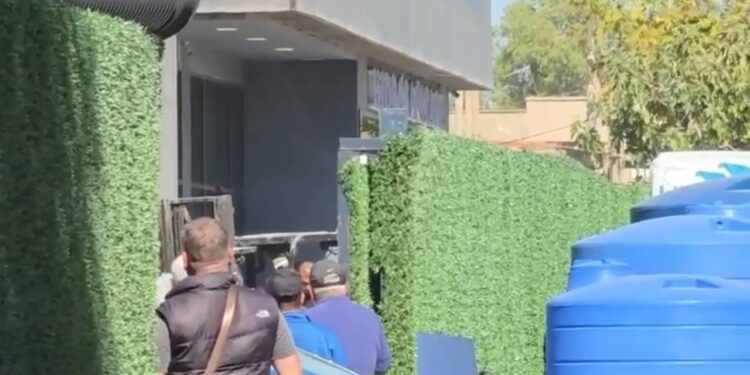 Aksident tragjik në një kompani në Vlorë: një person vdes i zënë nën materiale të rënda