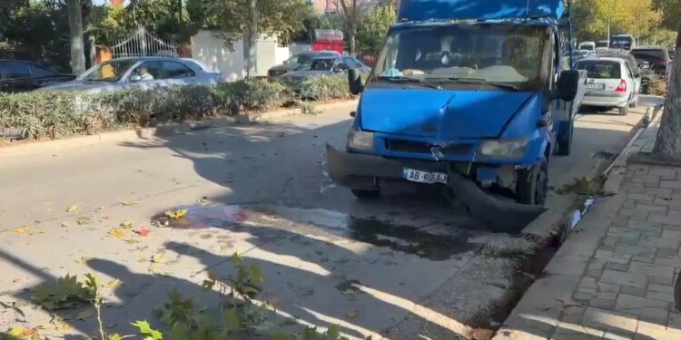 Aksidenti i dytë brenda pak ditësh në Sheq të Madh, përsëri dëmtohet një shtyllë; banorët kërkojnë kufizues shpejtësie