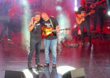 Akullthyesit rikthehen në skenë — Pas 25 vitesh grupi i rrokut vjen në Elbasan me koncert që bashkon brezat