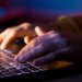 Alarm global i sigurisë kibernetike bllokon disa faqe në internet dhe mund të prekë shërbimet qeveritare