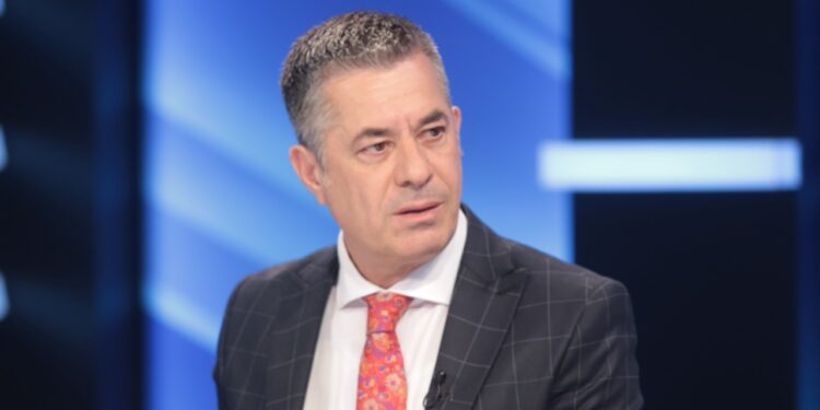 Analiza/ Lorenc Vangjeli: Rama dhe Vuçiç, binjakët që ndajnë të njëjtën dashnore