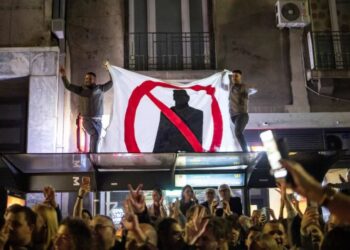 Analizë: Zgjedhjet që mund të trondisin pushtetin e Vuçiçit në Serbi