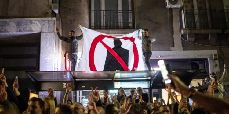 Analizë: Zgjedhjet që mund të trondisin pushtetin e Vuçiçit në Serbi