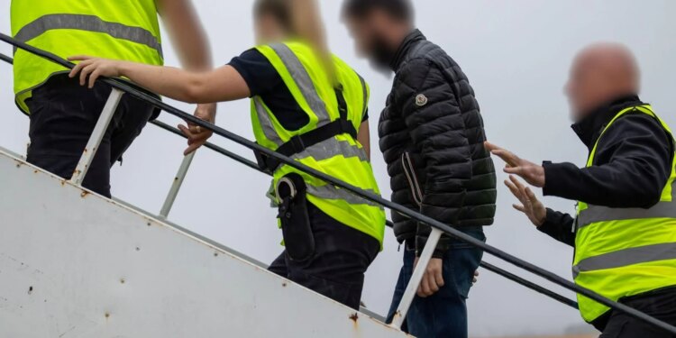 Angli: Ndryshon ligji i emigracionit, përfundon përdorimi i Konventës Evropiane për bllokimin e dëbimeve