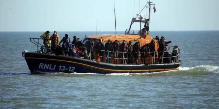 Anglia akordon 5 milionë paund për Ballkanin, përfshirë ndihmën për Shqipërinë kundër emigracionit të paligjshëm