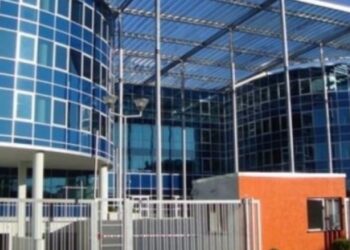 Antoneta Malo, e dënuar mbi 6 vjet për mashtrime call center, kërkon shtyrje dënimi për fëmijët e mitur