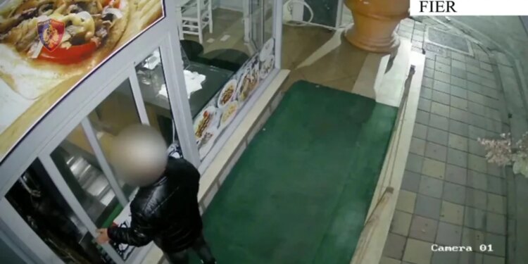 Arrestohet 30-vjeçari i shpallur në kërkim që vodhi katër biznese në Fier në tetor