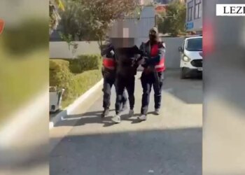 Arrestohet 35-vjeçari që thyen ‘arrestin në shtëpi’, kapet në Kurbin me makinë të blinduar, jelek antiplumb e shpatë