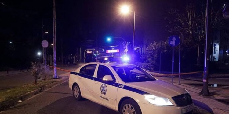 Arrestohet çifti shqiptar në Selanik, iu gjenden armë dhe kokainë pas tentativës për t’i ikur policisë
