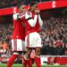 Arsenal përfiton nga humbja e Manchester City, mposht Evertonin dhe i bashkangjitet Citizens në krye