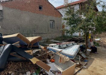 Auron Tare publikon pamjet e trishta: Shqiptarët hedhin plehra në themelet e shtëpisë së Mitrush Kutelit
