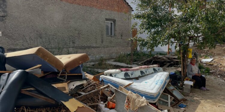 Auron Tare publikon pamjet e trishta: Shqiptarët hedhin plehra në themelet e shtëpisë së Mitrush Kutelit