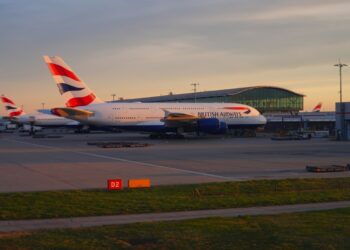 Avioni i British Airways humbet 8 mijë metra në 7 minuta dhe bën ulje emergjente në Heathrow