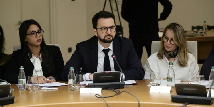 Avokati i Popullit në Këshillin Kombëtar për Fëmijët: Policia mos të përsërisë shkeljet ndaj miturve në protestë