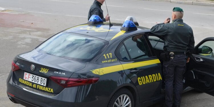 Banka e fshehtë e mafias në Itali: 30 arrestime dhe mbi 21 milionë euro të sekuestruara