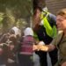 Bashkëshortja e Sokol Olldashit lëndohet gjatë protestës
