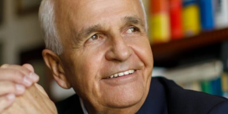 Bashkim Zeneli, ish-ambasador i Shqipërisë në Gjermani dhe Greqi, ndahet nga jeta në moshën 78-vjeçare