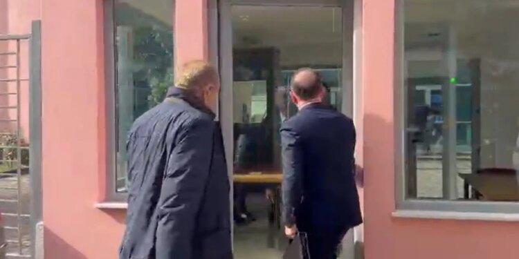 Behgjet Pacolli paraqitet në SPAK si person në dijeni për çështjen e aeroportit të Vlorës