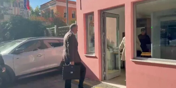 Beqaj para GJKKO-së, ish-ministri paraqitet pa avokat për shkak të bojkotit
