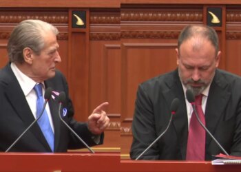 Berisha akuza ndaj Maznikut: Njeri i papërgjegjshëm — Si ka mundësi që Veliaj është në burg e ti këtu?
