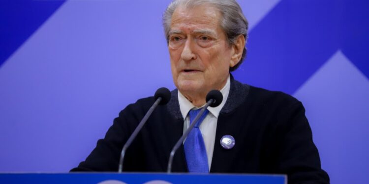 Berisha dënon dhunën ndaj studentëve dhe thërret për protestë: Nesër të gjithë në mbështetje të studentëve