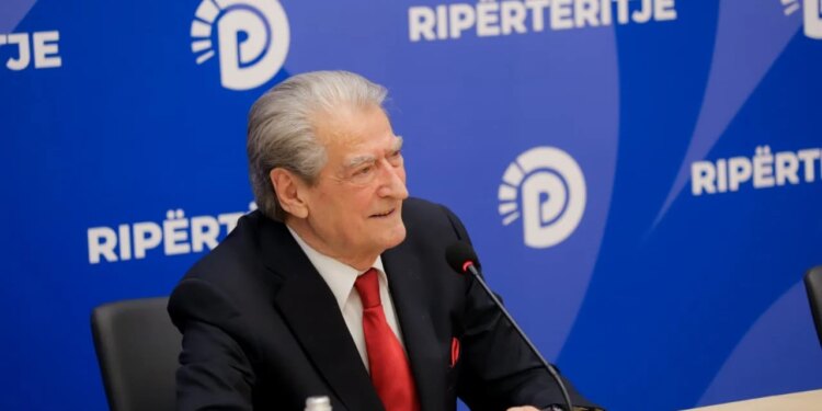 Berisha paralajmëron protestë rinore-qytetare më 8 tetor kundër Reformës Territoriale: Me një laps shuhen 15 bashki të tjera