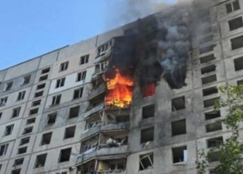 Bombat ruse vrasin 11 civilë, tre fëmijë mes tyre në Zaporizhia; kërkimet në rrënojat e banesave vazhdojnë