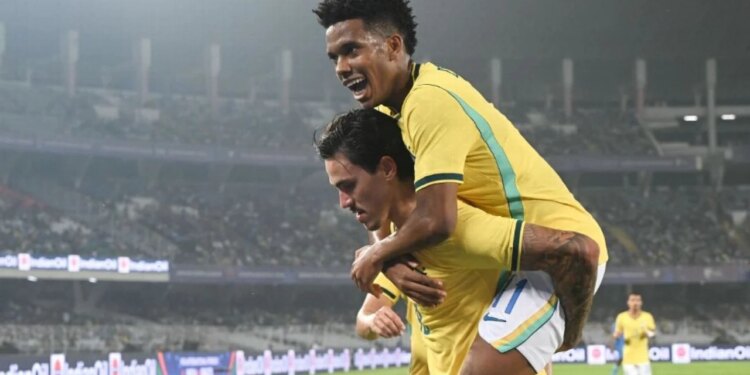 Brazili shëtit në Kalkuta, fiton me poker në miqësoren historike kundër Indisë