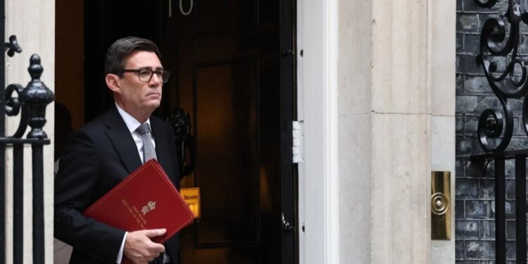 Burnham kërkon që Britania të rikthehet në BE, kritikon Brexit-in dhe synon lidhje më të ngushta me Brukselin