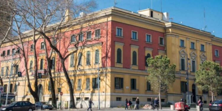 Buxheti i ardhshëm kalon 10 miliardë euro, pensionet marrin pjesën kryesore, zbardhet shuma për investimet publike