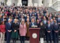 Çfarë ndryshon për diplomacinë, armët dhe Izraelin nëse demokratët fitojnë mesmandatin