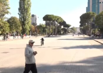 Çfarë po ndodh në Tiranë? Bie qetësia dhe policia nuk gjen dot grupimet e protestuesve