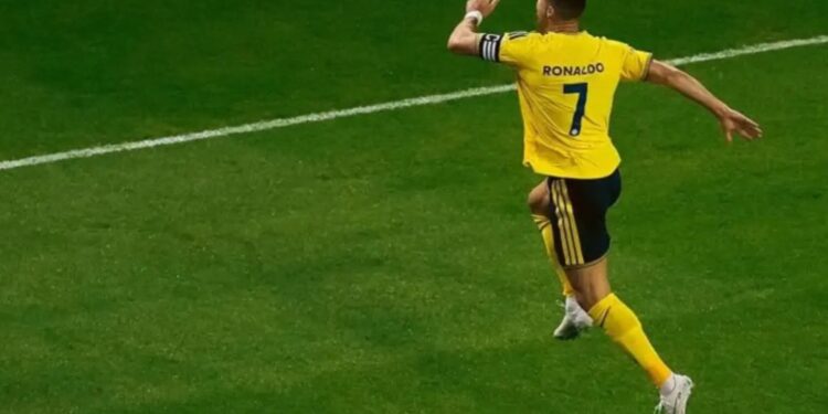Cristiano Ronaldo feston trofeun B.O.A.T me një tregolësh, kufiri i 1000 golave gjithnjë e më pranë