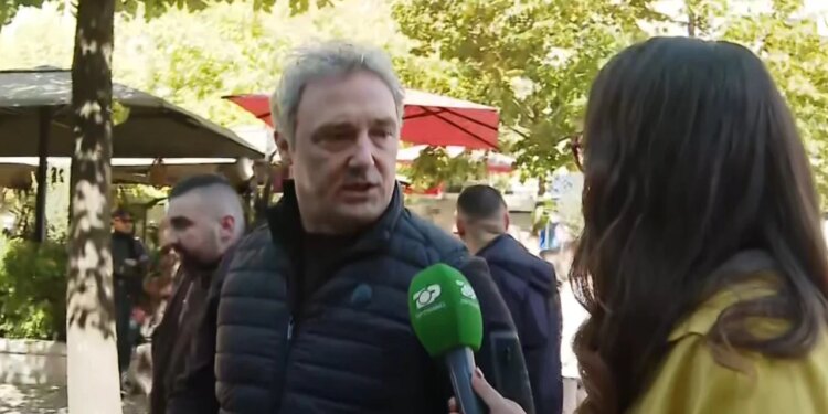 Deputeti i PD-së në protestë: Të bashkuar për largimin e qeverisë; thirrjet Rama në burg, Berisha në burg?