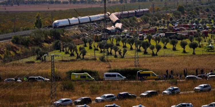 Dëshmitë rrëqethëse të pasagjerëve pas aksidentit tragjik në Spanjë: Ishin disa sekonda të tmerrshme, njerëzit ranë mbi njëri-tjetrin