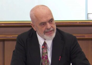 Dhunë e orkestruar, Rama takon bankierët: Nuk lidhet me të shkuarën; në 1997 s'u sulmua Banka e Shqipërisë