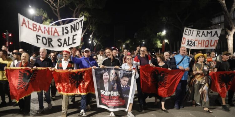 Dita e 124-t/ Protesta e radhës nis në Tiranë, me kundërshtim ndaj qeverisë dhe Ramës
