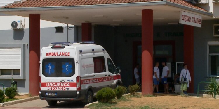 Dita e katërt e protestës: një polic dhe dy të mitur lëndohen, paraqiten në Spitalin e Traumës