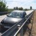 Drejtuesi humb kontrollin dhe mjeti përplaset me barrierën metalike në aksin Pushimi i Shoferit–Lushnje