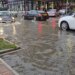 Durrësi nën pushtetin e ujit: përmbyten rrugët, vështirësohet qarkullimi i automjeteve