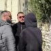 Dy policë civilë ndalojnë të miturin në Elbasan, i kërkojnë heqjen e maskës dhe identifikim; Noka shpërndan videon