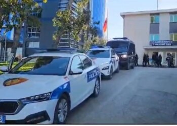 Edhe në Fier alarm për bombë, evakuohen Gjykata dhe Prokuroria