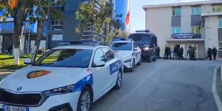 Edhe në Fier alarm për bombë, evakuohen Gjykata dhe Prokuroria
