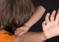 Edukatorja arrestohet pas denoncimit të nënës; dyshohet se dhunoi një 4-vjeçar në një kopsht në Korçë