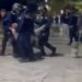 Efektivët e dhunuan dhe i thyen këmbën; 19-vjeçari ishte kalimtar, jo protestues