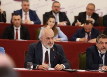 Ekskluzive: Detajet e mbledhjes së grupit të PS, Rama: Kush nuk voton Reformën territoriale le të ikë