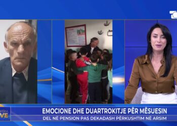 Emocione dhe duartrokitje për mësuesin në pension Gëzim Pali, mesazh nxënësve nga Shqipëria Live: Çelësi i suksesit është…