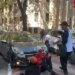 Ende pa u grumbulluar plotësisht protestuesit në Tiranë, policia nis shoqërimet; rinia me maska bllokon Myslym Shyrin